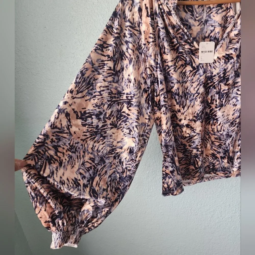 Free people go get'Em crushed velvet balloon sleeve blouse